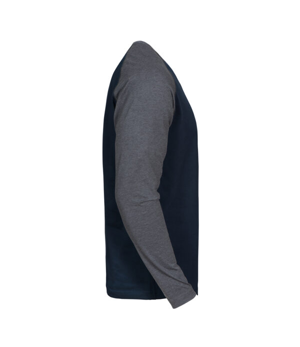 Alex - Image 12